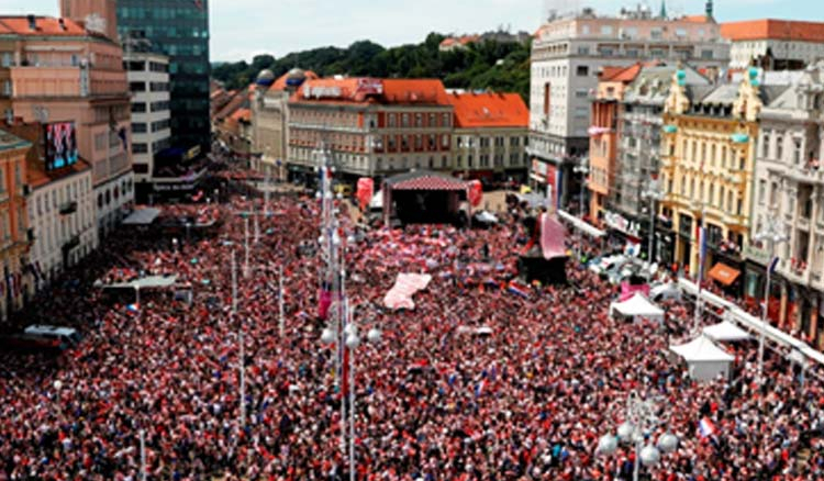 Hundreds of thousands take to the streets of Zagreb to welcome their World Cup heroes