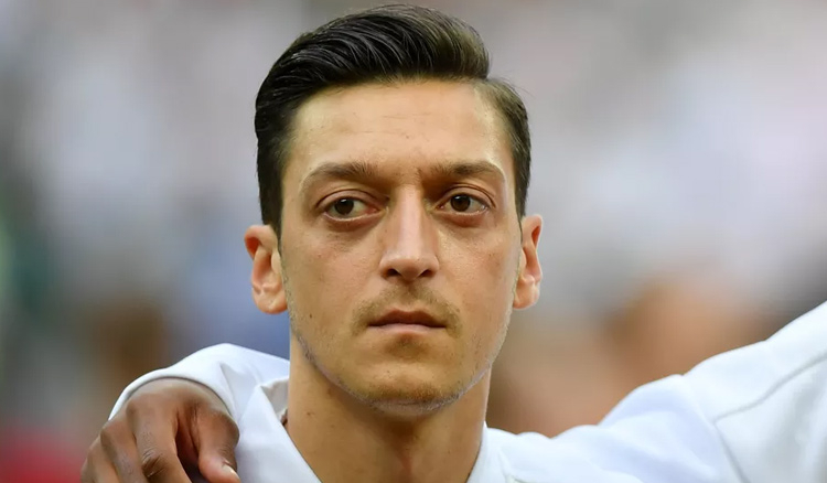 Özil quits International football