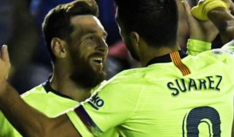 Messi scores hat-trick, Levante collapses