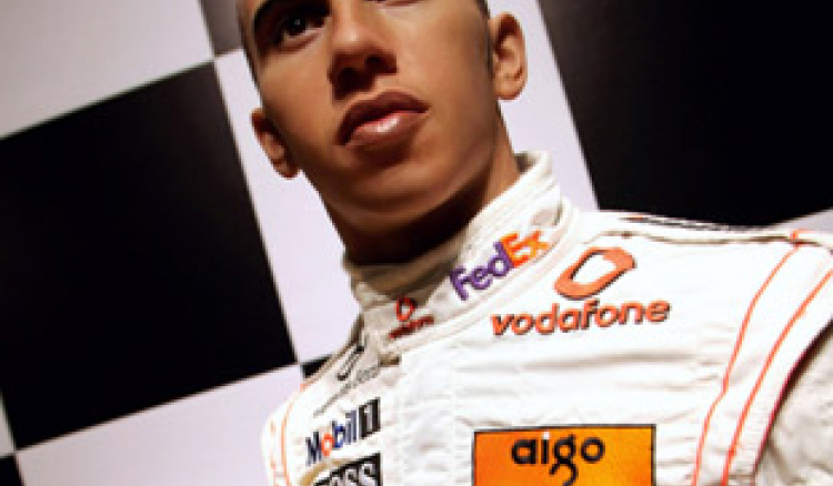 Lewis Hamilton signs up with Mercedes from 2013