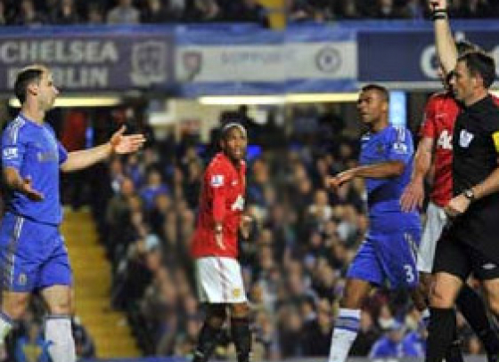 Chelsea complains against referee as Man U wins