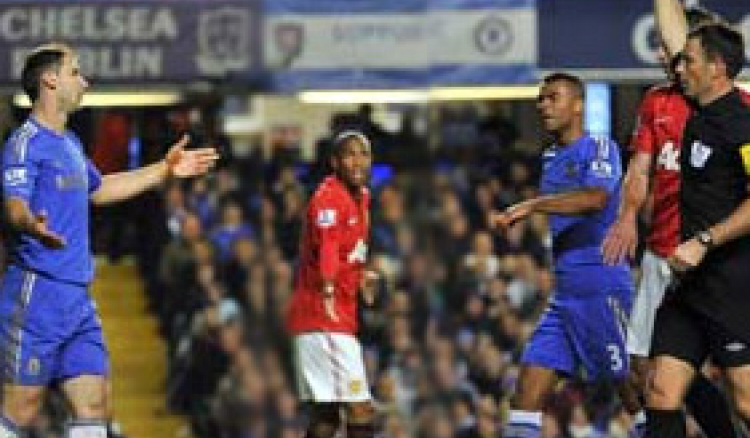 Chelsea complains against referee as Man U wins