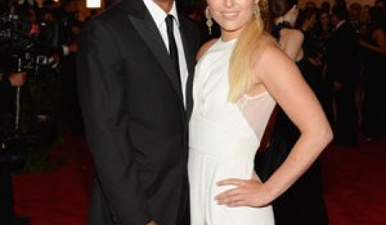 Tiger Woods left girl-friend Lindsey Vonn humiliated during their first red-carpet date!