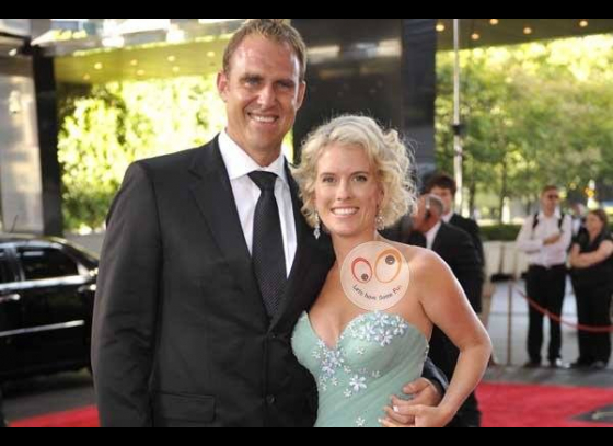 Mathew Hayden with his wife, what a sweet couple