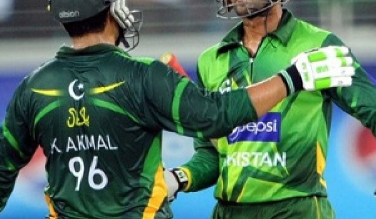 Malik-Akmal Gets Place in 30 Member Squad of Pakistan