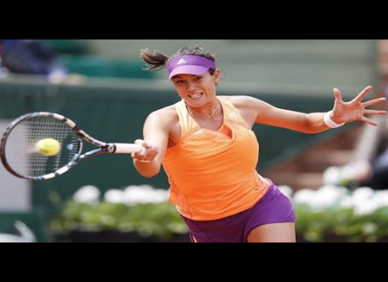 Halep overcomes Muguruza in Porsche Tennis Grand Prix