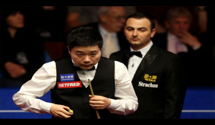 Ding trails Higgins at snooker worlds