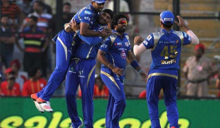 High-flying Mumbai Indians face Daredevils in crucial tie