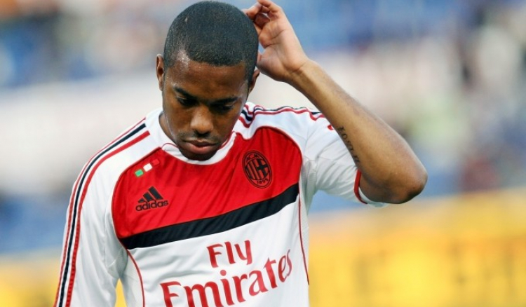 Flamengo consider Robinho bid