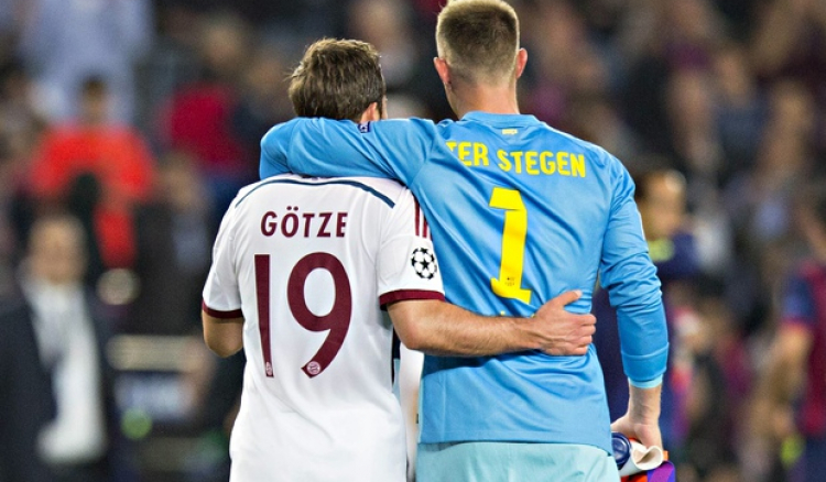 Bayern's Gotze apologises for sharing joke with Barcelona keeper