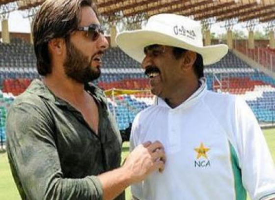 Miandad hits out at Afridi for comments over love for India