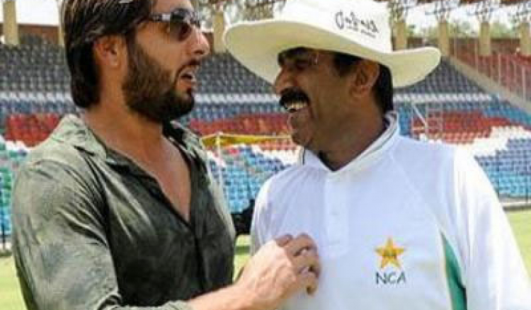 Miandad hits out at Afridi for comments over love for India