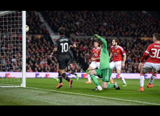 Coutinho deflates United to help Liverpool reach Europa League quarters