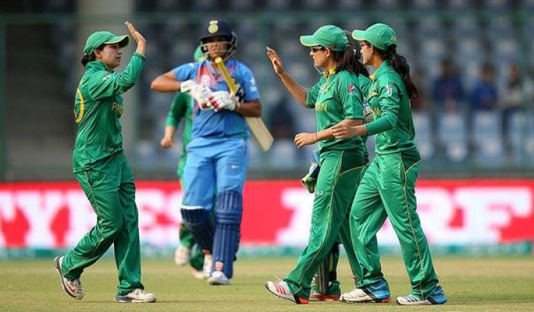 Pakistan women beat India by two runs via D/L method in WT20