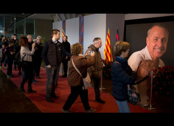 Thousands visit Cruyff memorial in Barcelona
